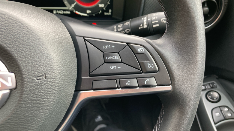 Nissan Juke 1.0 DiG-T N-Connecta 5dr Petrol Hatchback